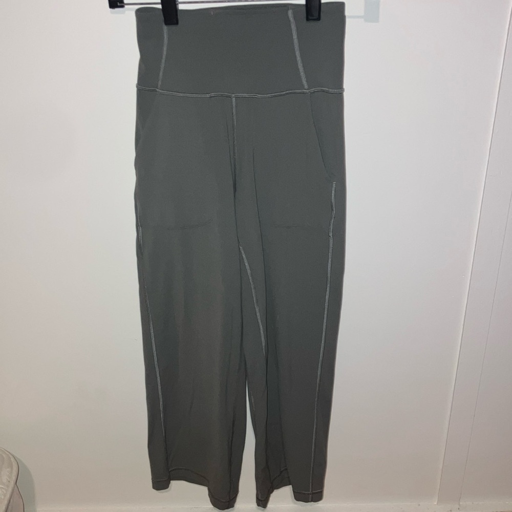 Lululemon cropped wide leg pants size 2